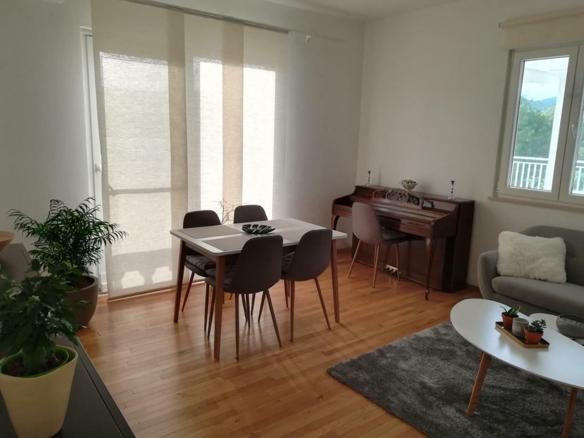 The Piano Apartment Zavalatica Luaran gambar
